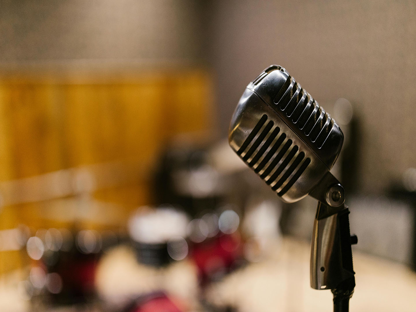 CMN MEDIA nace desde la península de Florida con una misión clara: conectar, informar y elevar a las audiencias latinas de Estados Unidos, América Latina y el mundo. Somos una plataforma multiformato que une radio, televisión, podcast, contenido editorial, red de emprendedores y experiencias digitales bajo una sola marca con visión continental.